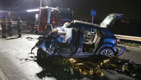 Incidente –  Scontro tra auto e bus nel bresciano, morti 5 giovani nel comune di Rezzato