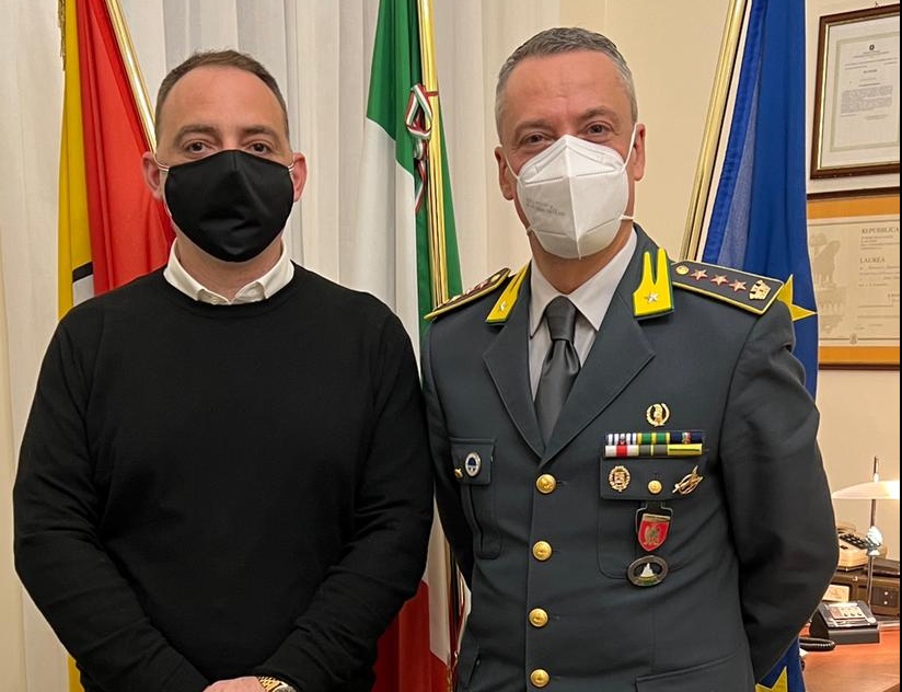 L’assessore alla Polizia municipale Tota in visita al comando della Guardia di Finanza