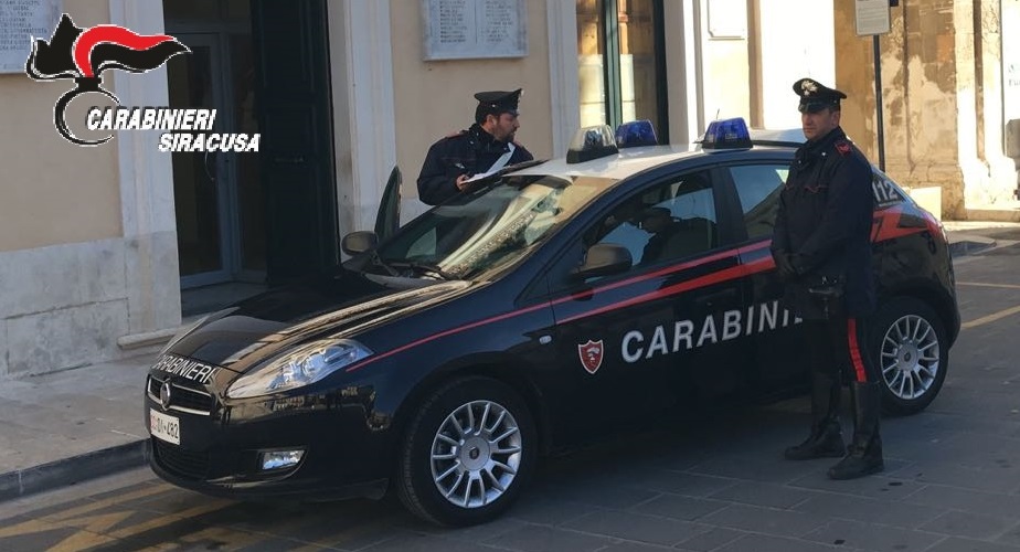 Rosolini, rubavano denaro e documenti dalle auto in sosta: arrestati