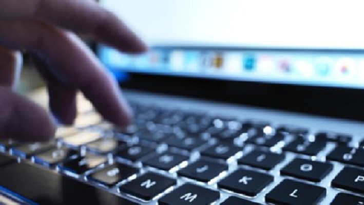 Adescava ragazzine on line: arrestato un torinese