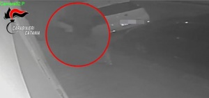 Tagliano gomme a 6 auto, Cc denunciano 3 minori nel Catanese