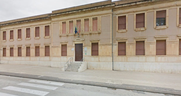 Avola, docenti solidali con la preside aggredita dal genitore di un alunno