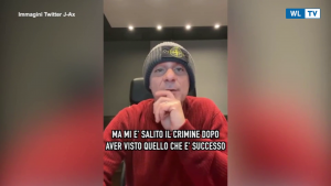 Studenti, J-Ax: "Manifestano per le morti bianche e vengono manganellati"