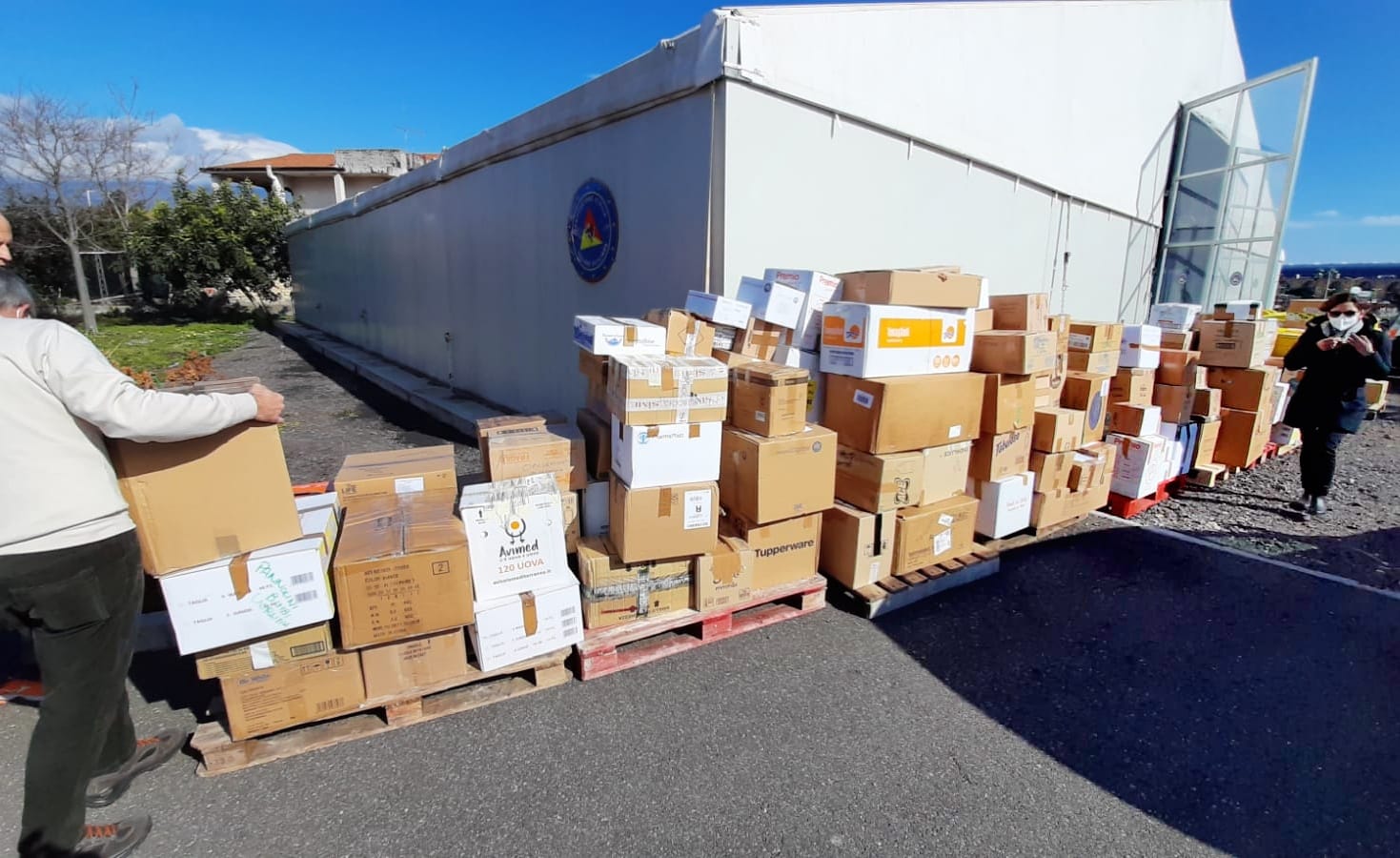 Dal cuore di Siracusa la solidarietà per l’Ucraina, in viaggio i pacchi confezionati con le donazioni per i profughi in fuga dalla guerra
