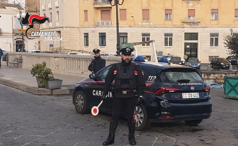 Siracusa: al parco con 12 dosi di droga – arrestato
