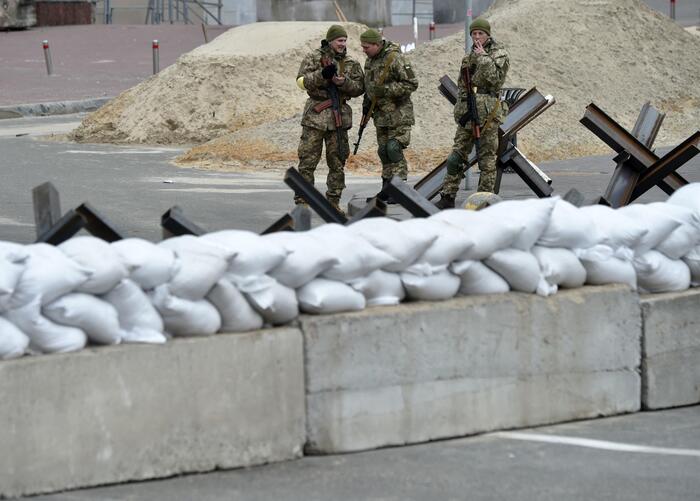Bombardamenti russi su Kiev, vittime civili Putin: ‘Stop operazioni se Ucraina si ferma’