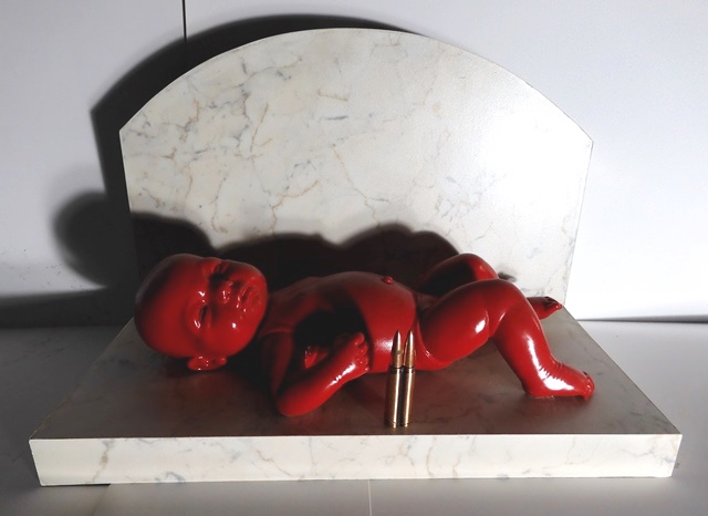 Guerra in Ucraina “Il bimbo morto” diventa una scultura di Guadagnuolo