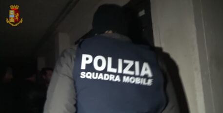 In manette due uomini per il reato di furto aggravat