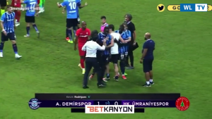 Calcio, Turchia: furiosa lite in campo tra Balotelli e Montella - Il tecnico nfuriato dopo un possibile insulto del centravanti
