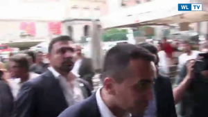 Elezioni, Di Maio contestato a Napoli: "Vai a casa, venduto"-Video