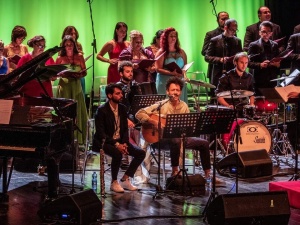 Sotto “le meccaniche celesti” del tributo a Battiato e Dalla, prende avvio la stagione del Teatro Mandanici di Barcellona Pozzo di Gotto