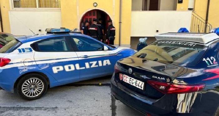 Noto, salvato un pappagallino maltrattato da un giovane