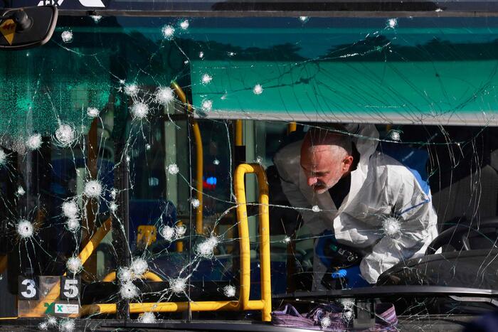 Esplosioni a Gerusalemme, un 16enne morto e 31 feriti