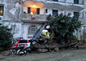 Maltempo a Ischia, frana a Casamicciola: quattro persone disperse