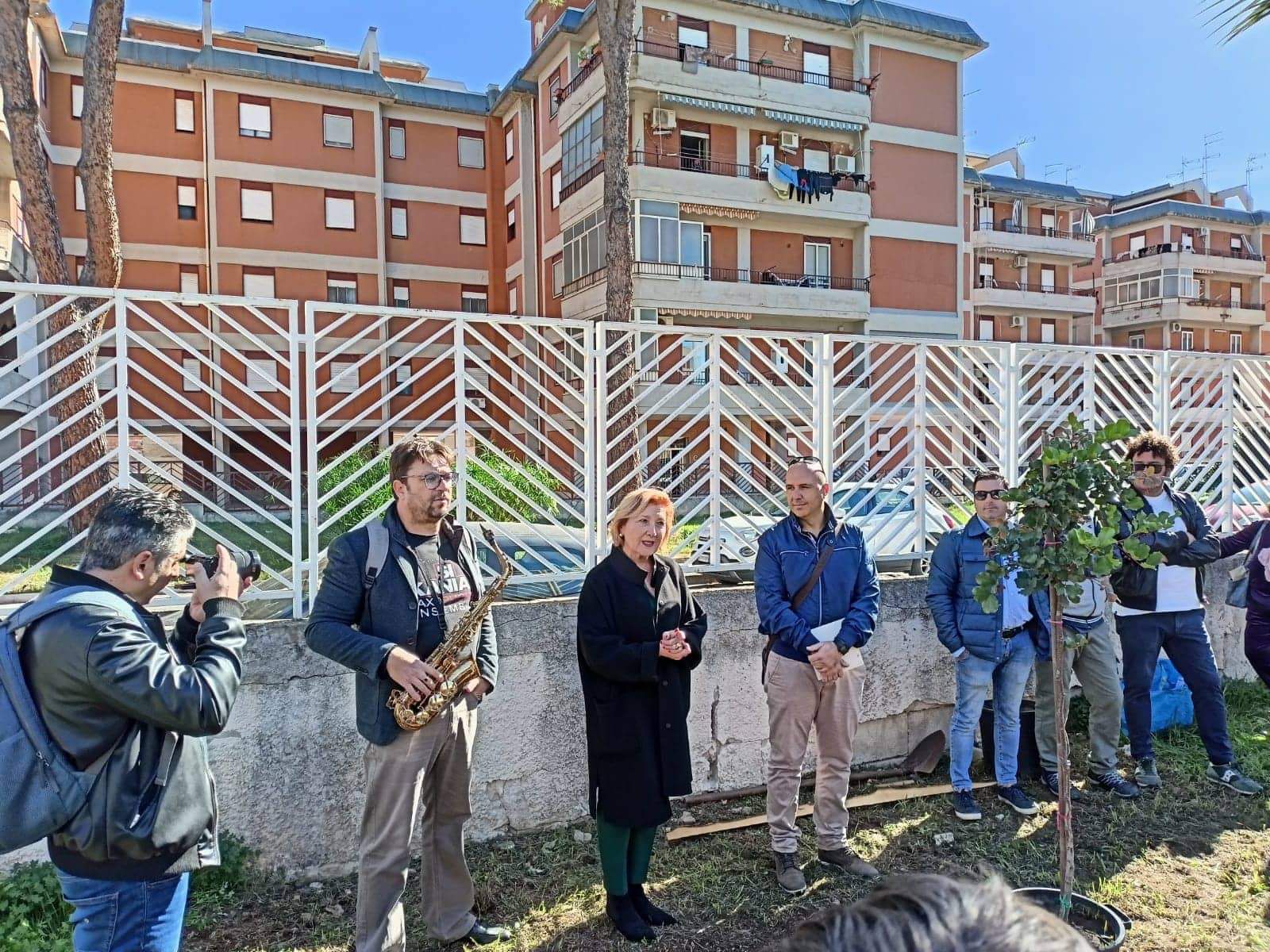 Floridia: l’associazione Cibele dona un albero agli istituti comprensivi