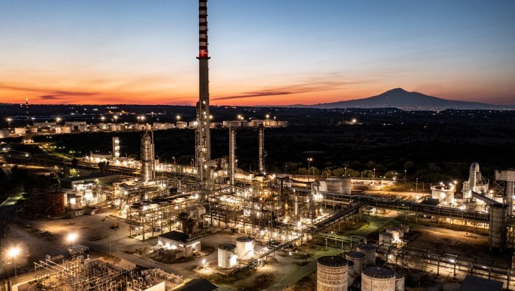 Iniziativa pubblica all’Isab sul disimpegno nella chimica di base