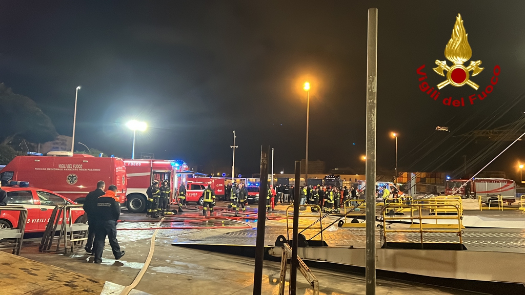Porto di Palermo, brucia ancora nave Gnv, ingenti danni – Vigili del fuoco in azione da quattro giorni senza sosta
