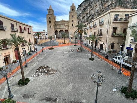 Cambia volto piazza Duomo a Cefalù