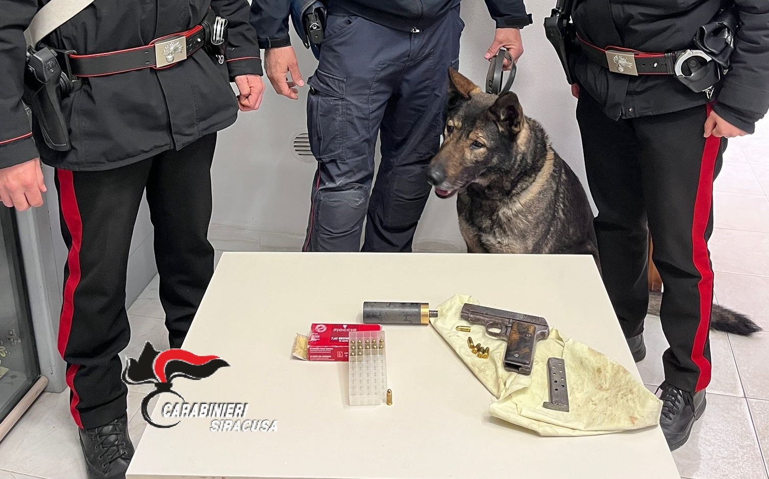 Siracusa, pistola e proiettili in casa: arrestato 38enne