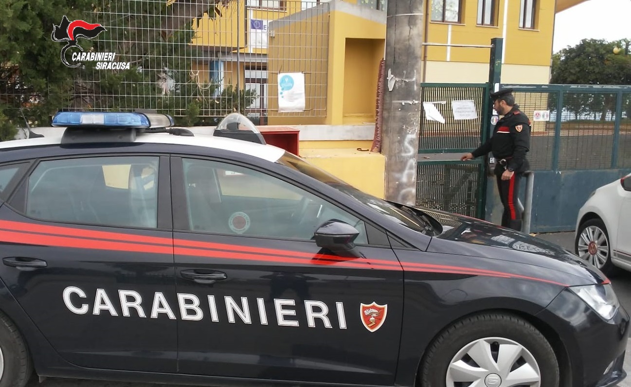 Era agli arresti domiciliari ,ma nella notte tentava di compiere un furto in un noto Bar di Noto