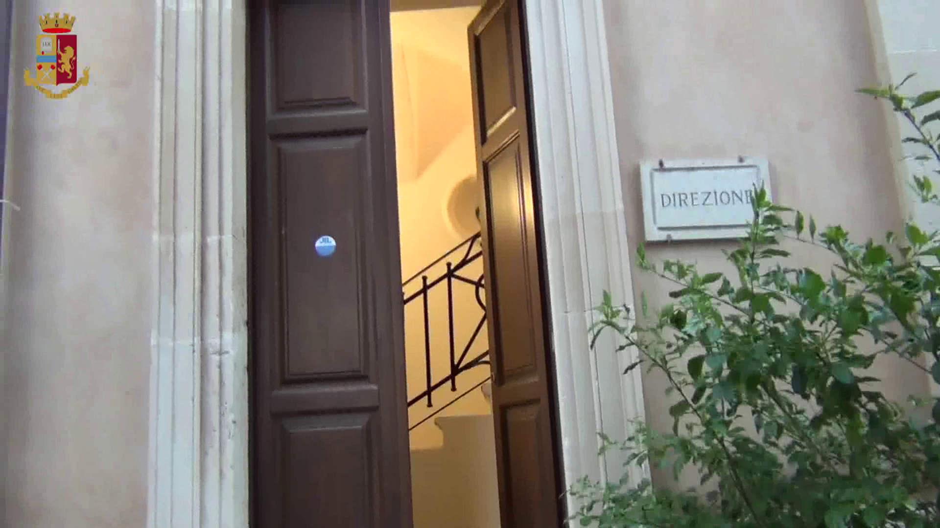 Arrestato direttore del cimitero comunale di Siracusa: vendeva finte concessioni, indagati anche quattro impiegati comunali  – Video