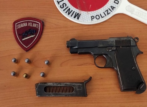 Noto –  Pistola e munizionamento nascosti nel muretto a secco