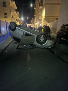 Comiso, incidente stradale in pieno centro cittadino: 4 feriti  - Video e foto