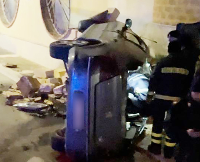 Mazara del Vallo, nel Trapanese – Fugge a controllo Ps e si schianta, un morto