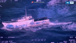 Migranti, soccorse due imbarcazioni in difficolta' nel mar Ionio