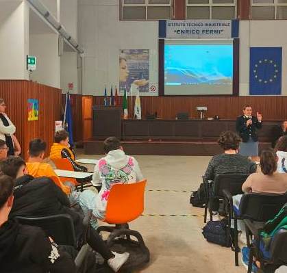 Siracusa – La Polizia di stato incontra gli studenti dell’istituto tecnico industriale Enrico Fermi
