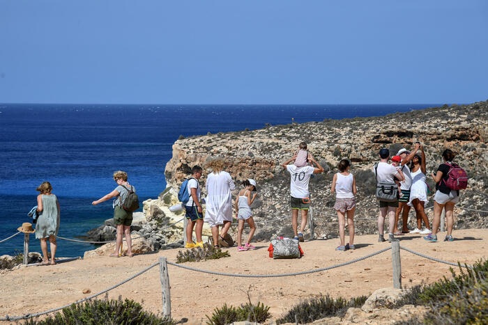 Sicilia – Boom di turisti per la Pasqua a Lampedusa