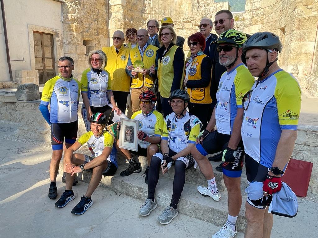 Siracusa – “Bike Tour for Trees”, il Lions Club Lentini premiato per i tanti alberi piantumati