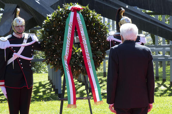 Mattarella – ‘La Costituzione nacque dove caddero i partigiani’