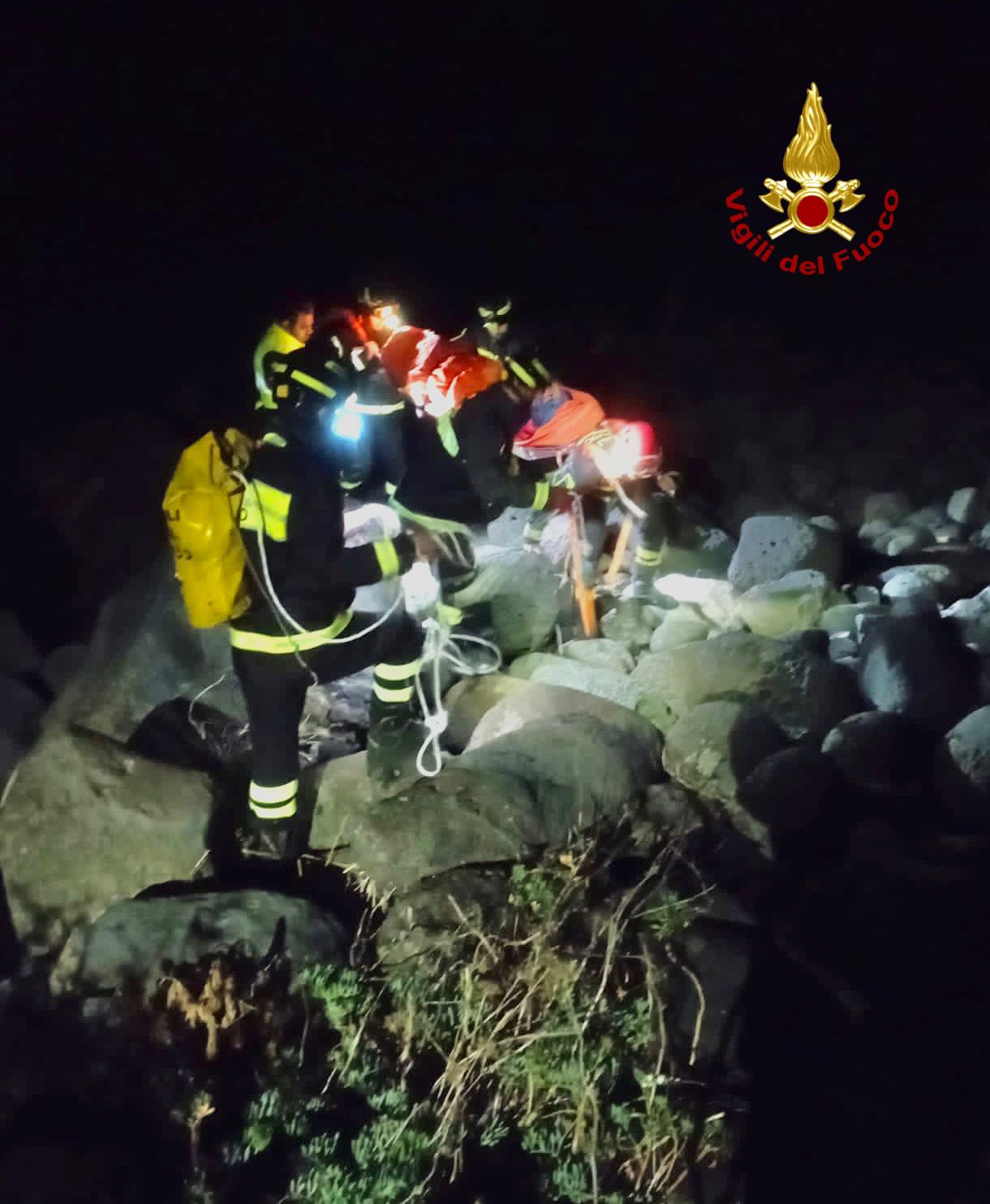 I Vigili del Fuoco soccorrono una turista tedesca ad Acireale