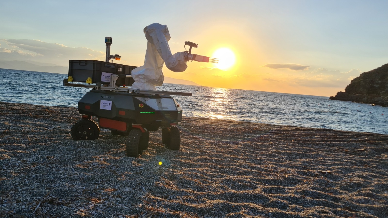 Unict, ecco il robot che raccoglie e differenzia i rifiuti sulle spiagge