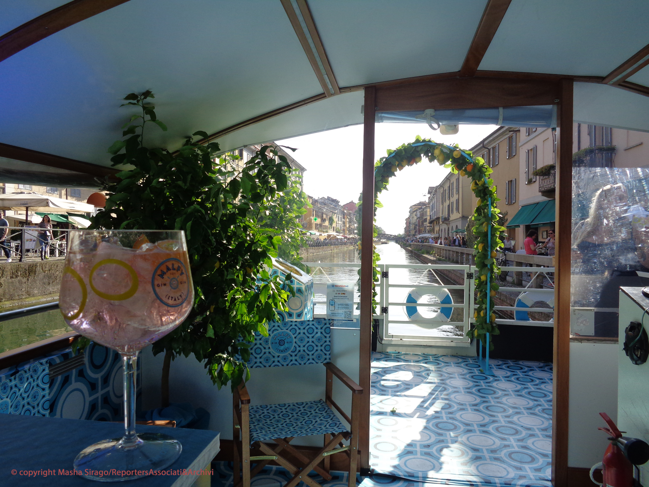 Aperitivo in battello sui Navigli a Milano