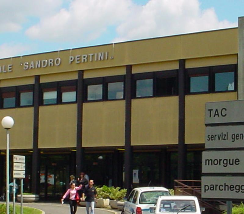 Roma, due uomini gambizzati vanno in ospedale: indaga la polizia