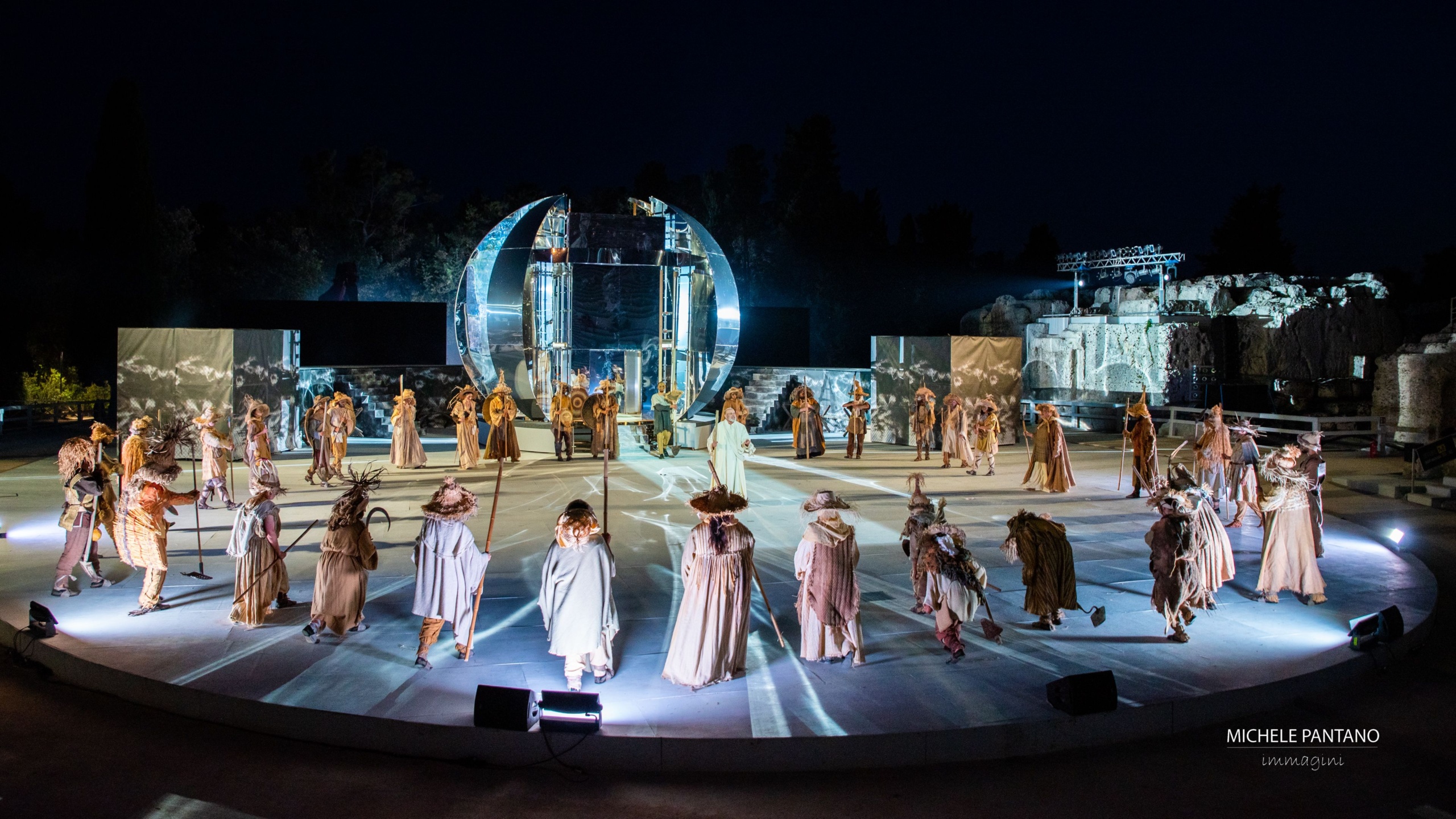 Siracusa – Applausi al debutto per La Pace di Aristofane al Teatro Greco – Intervista Daniele Salvo La Pace -Video