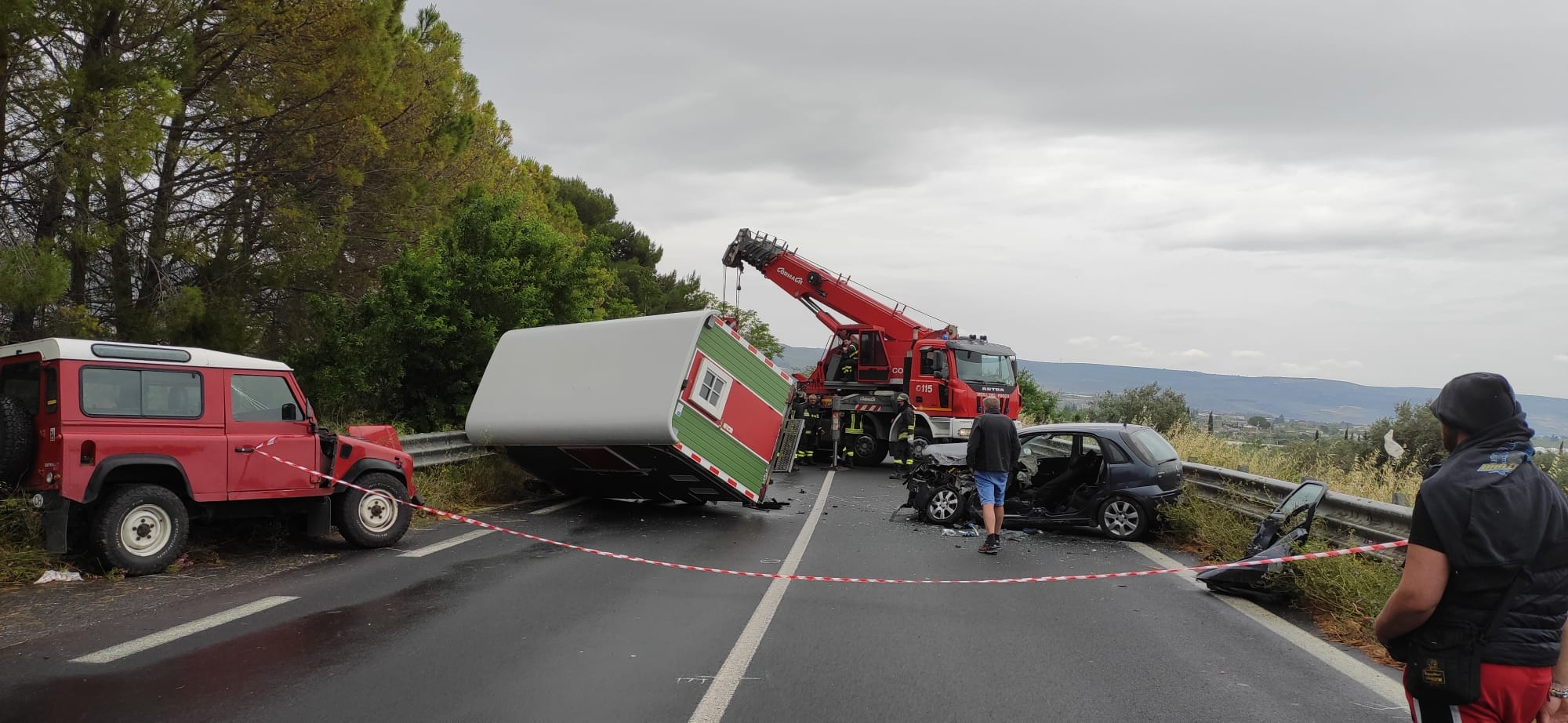 Incidente sulla SS. 514 Ragusa-Catania, coinvolte 3 auto e una roulotte -Foto e video