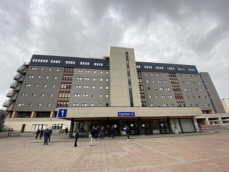 Ennesima tragedia sul lavoro, a Catania operaio precipita da solaio e muore