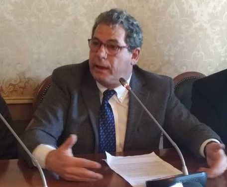 Sicilia, divieto di dimora per il deputato Miccichè. Antoci (M5S): “Istituzioni mortificate dai continui scandali”
