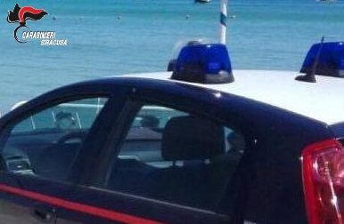 Tentano furto in abitazione: arrestato 18enne e denunciati tre minori