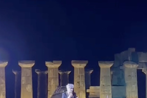 Selinunte, Morgan reagisce a colpi d'insulti a chi lo contestava