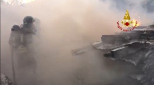 Incendi di vegetazione in Sardegna, sessanta svolti nella notte dai vigili del fuoco - Video