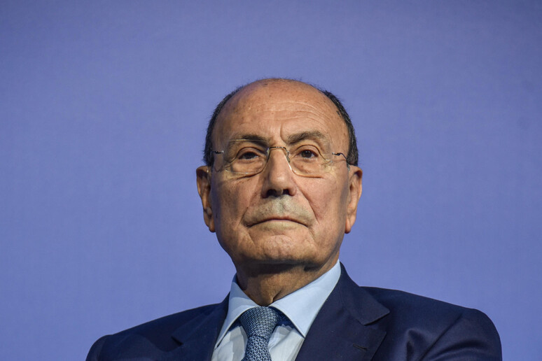 Statuto, sì del Cdm a norma attuazione. Schifani: «Dopo 80 anni riconosciuta fiscalità di sviluppo»
