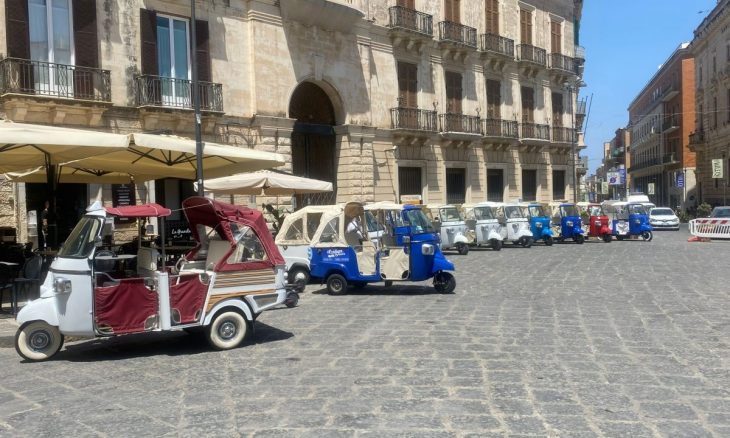 Siracusa – Piazza Duomo e piazzetta Minerva vietate agli Apecalessini