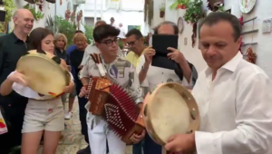 Cateno in puglia suona la pizzica  - Video