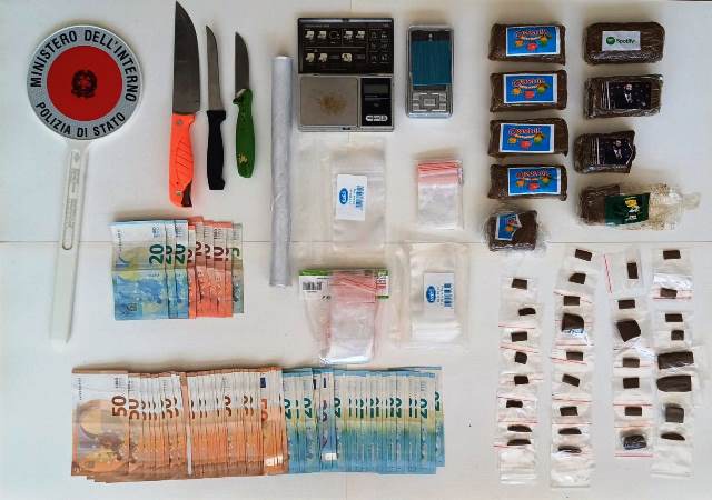 Siracusa , in casa aveva droga e soldi: arrestato 24enne