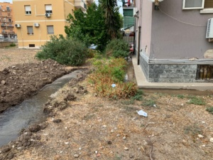 Il cittadino segnala - Priolo - Perdita  di acqua in via Reno, palazzina N°99  - Video