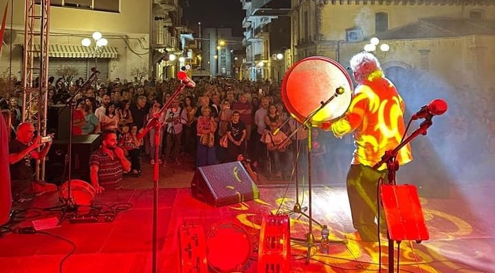 Priolo, al ritmo di tamburi la Taranta travolge il pubblico di piazza quattro Canti